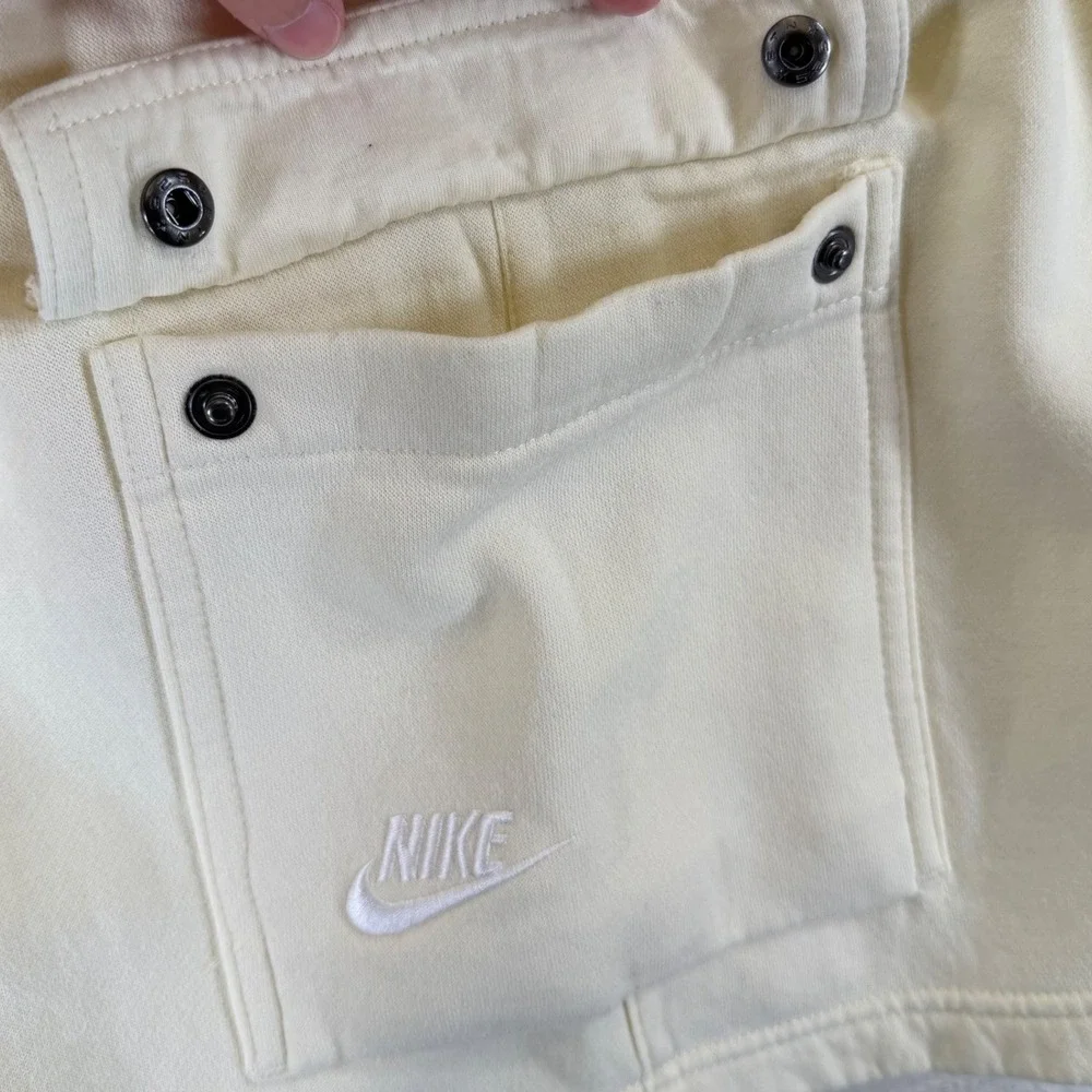 Nike Sportswear Club Mens Cargo Shorts Coconut Milk Fleece Lined Sz L CZ9956-113